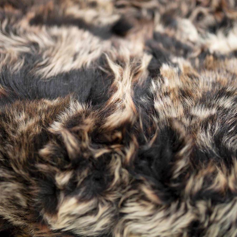 
                      
                        TRUFFLE Toscana Real Sheep Fur Blanket Unlined
                      
                    