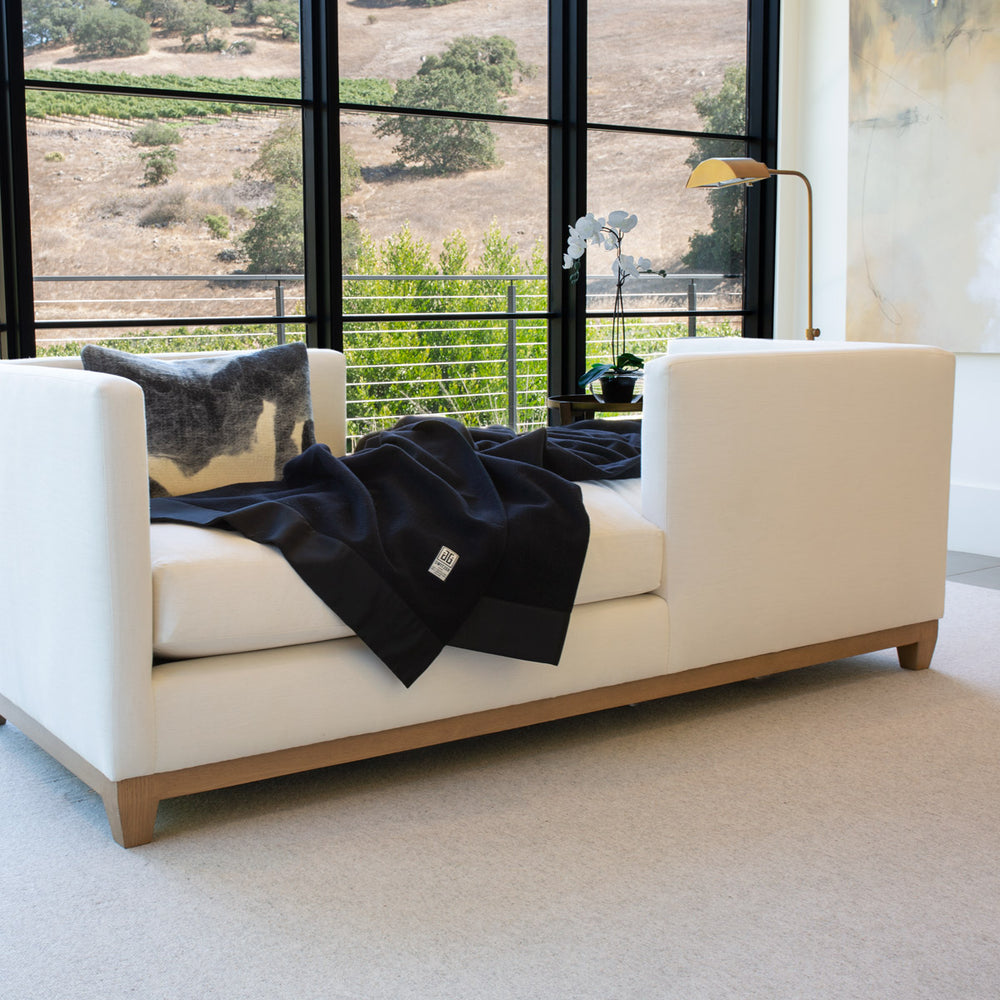 
                      
                        Henry Blanket - Cashmere Blend - Black
                      
                    