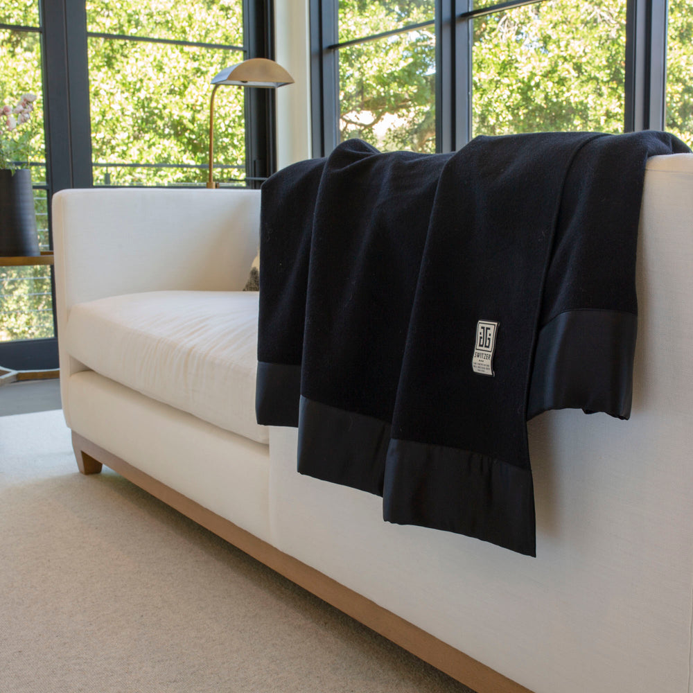 
                      
                        Henry Blanket - Cashmere Blend - Black
                      
                    