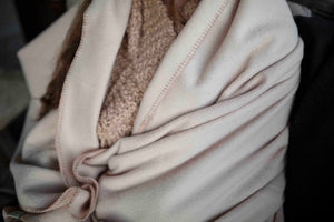 The Portia Throw - Cashmere Blend in Champagne