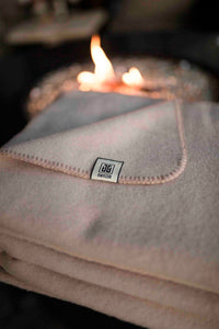 The Portia Throw - Cashmere Blend in Champagne