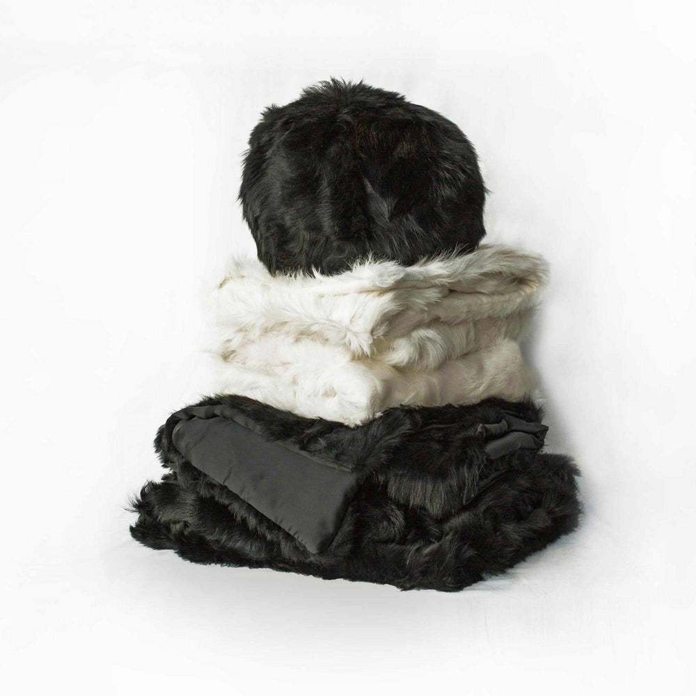 
                      
                        White Toscana Sheep Fur Throw Lined with Cashmere Blend
                      
                    